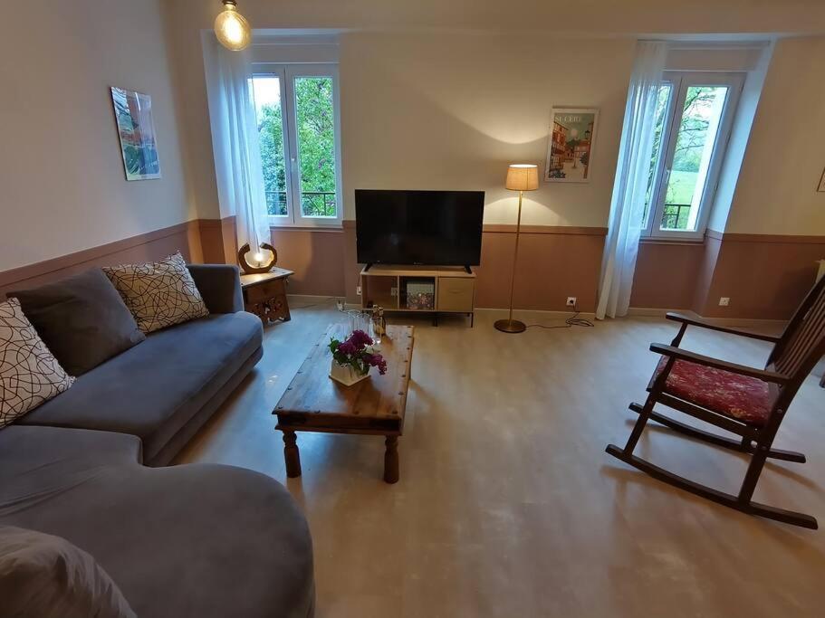 Grand Appartement Avec Jardin Bretenoux Экстерьер фото
